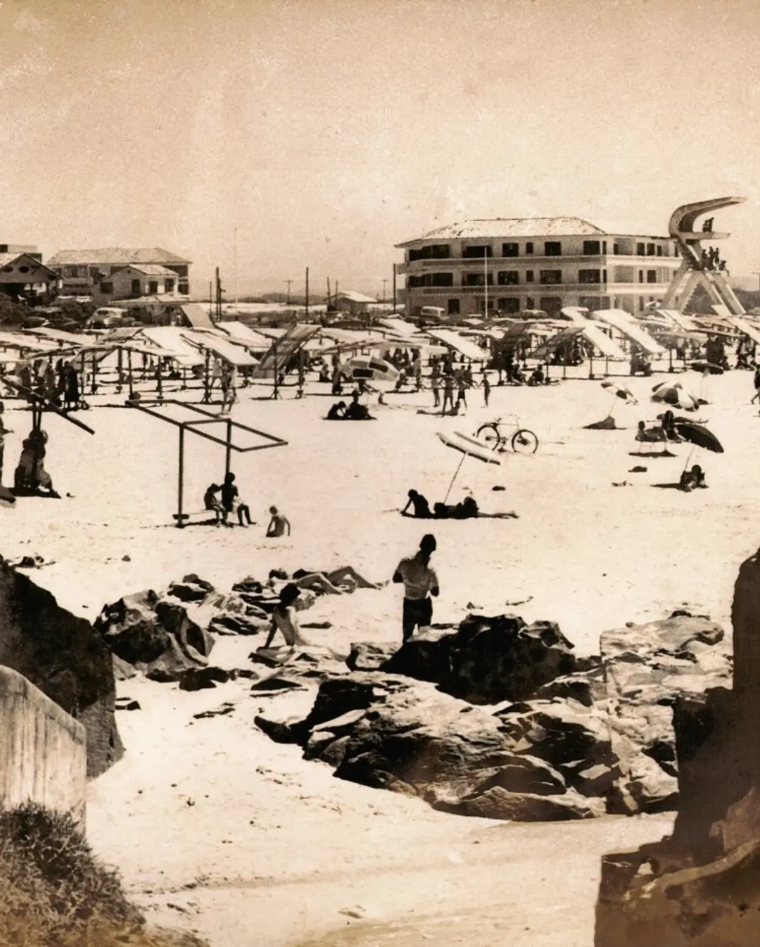 A Vigia do Mar de Torres: História e Urgência do Posto Salva-Vidas