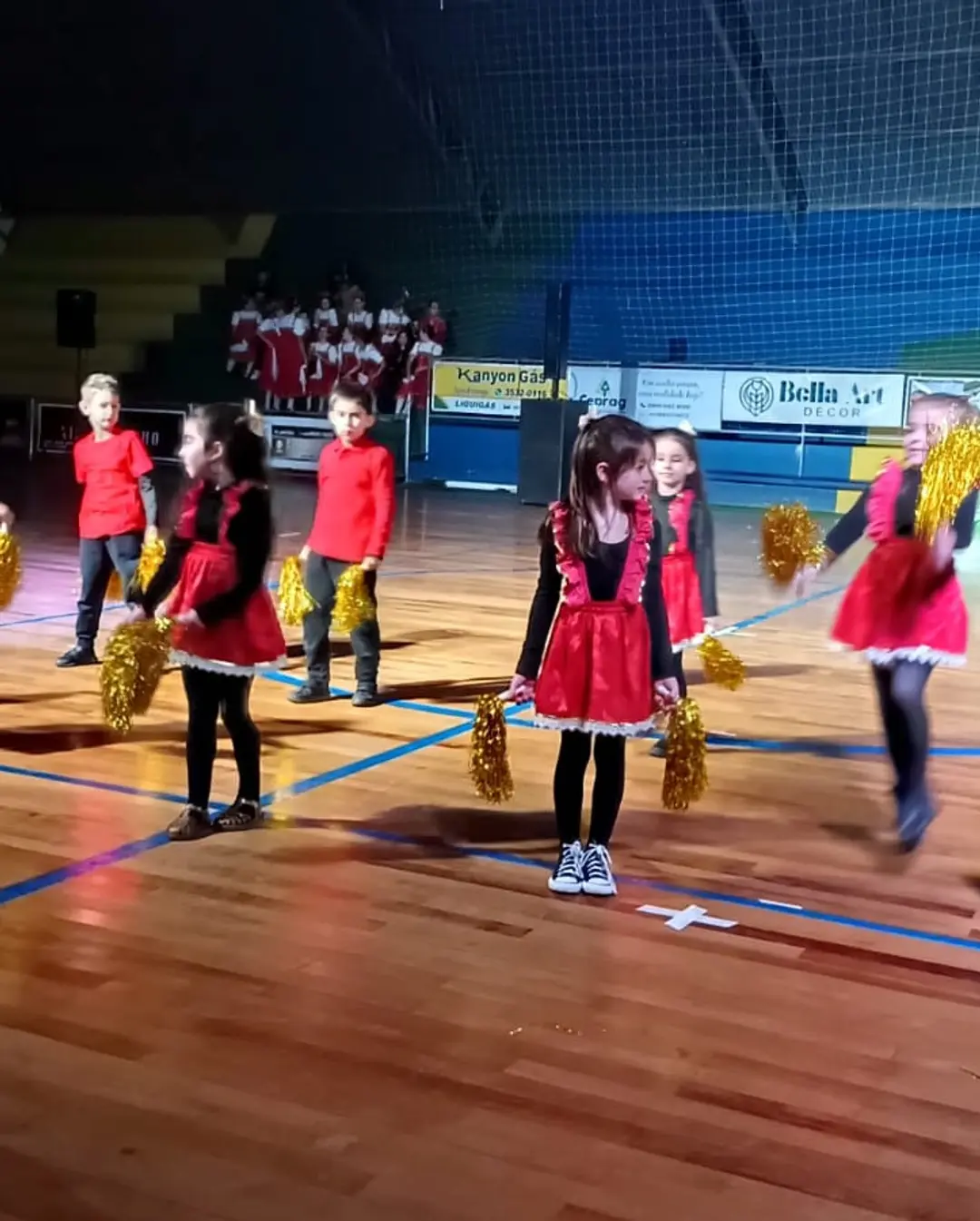 Mostra de Dança Encanta Público e Celebra Talentos em Praia Grande (SC)