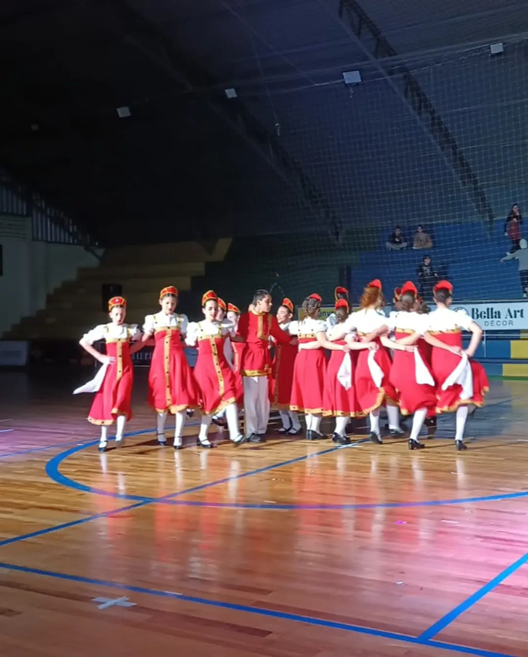 Mostra de Dança Encanta Público e Celebra Talentos em Praia Grande (SC)