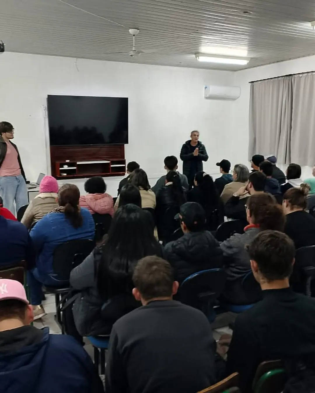 EJA de Timbé do Sul promove aula sobre alimentação saudável e exercícios físicos