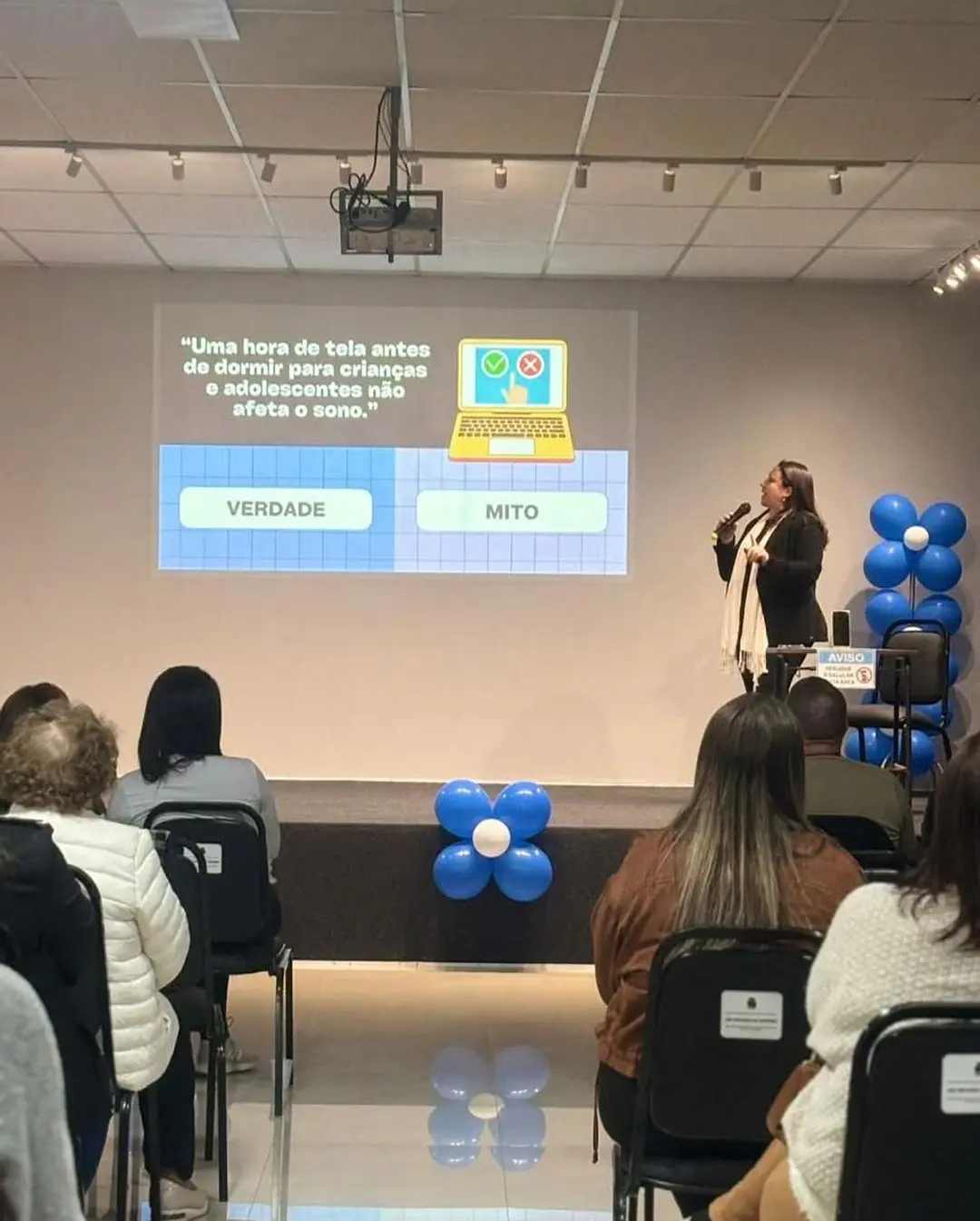Três Cachoeiras debate o uso consciente de telas na infância em encontro promovido pela Secretaria de Educação