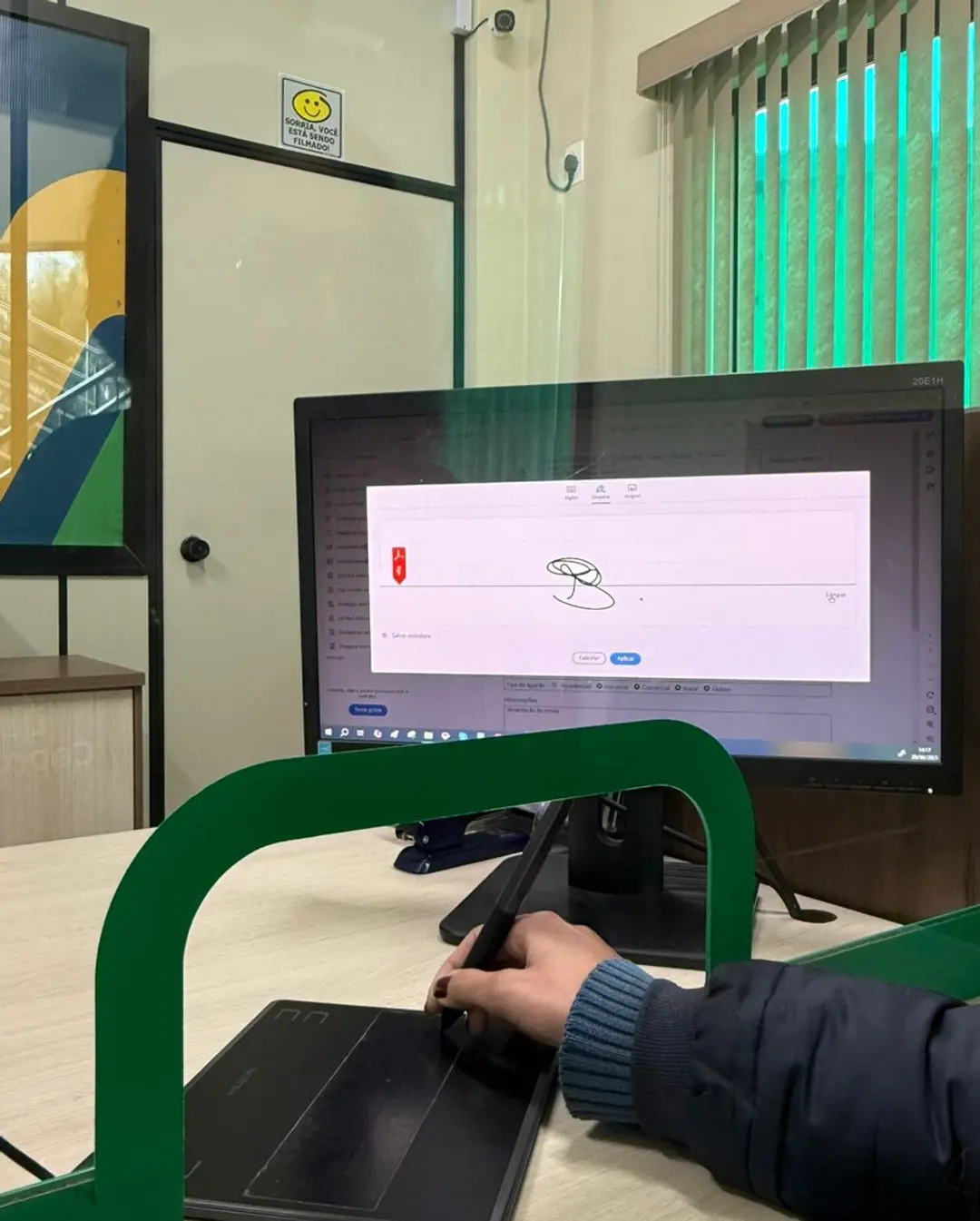 CEPRAG moderniza atendimento com mesa digitalizadora e reforça segurança de dados