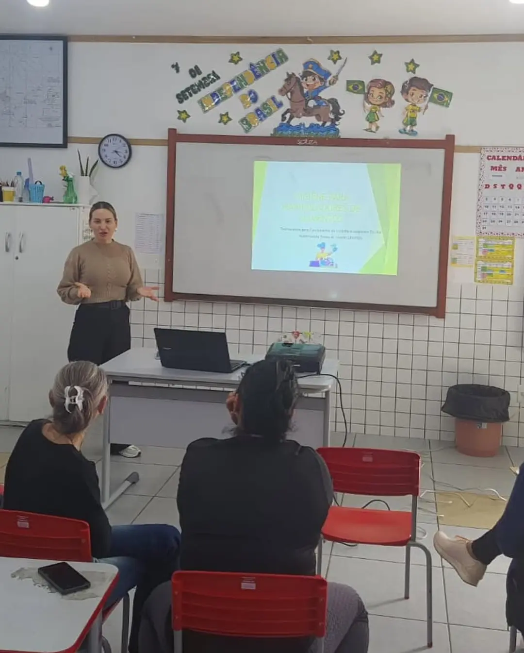 Prefeitura do Ermo Investe em Capacitação para Merendeiras e Serviços Gerais das Escolas