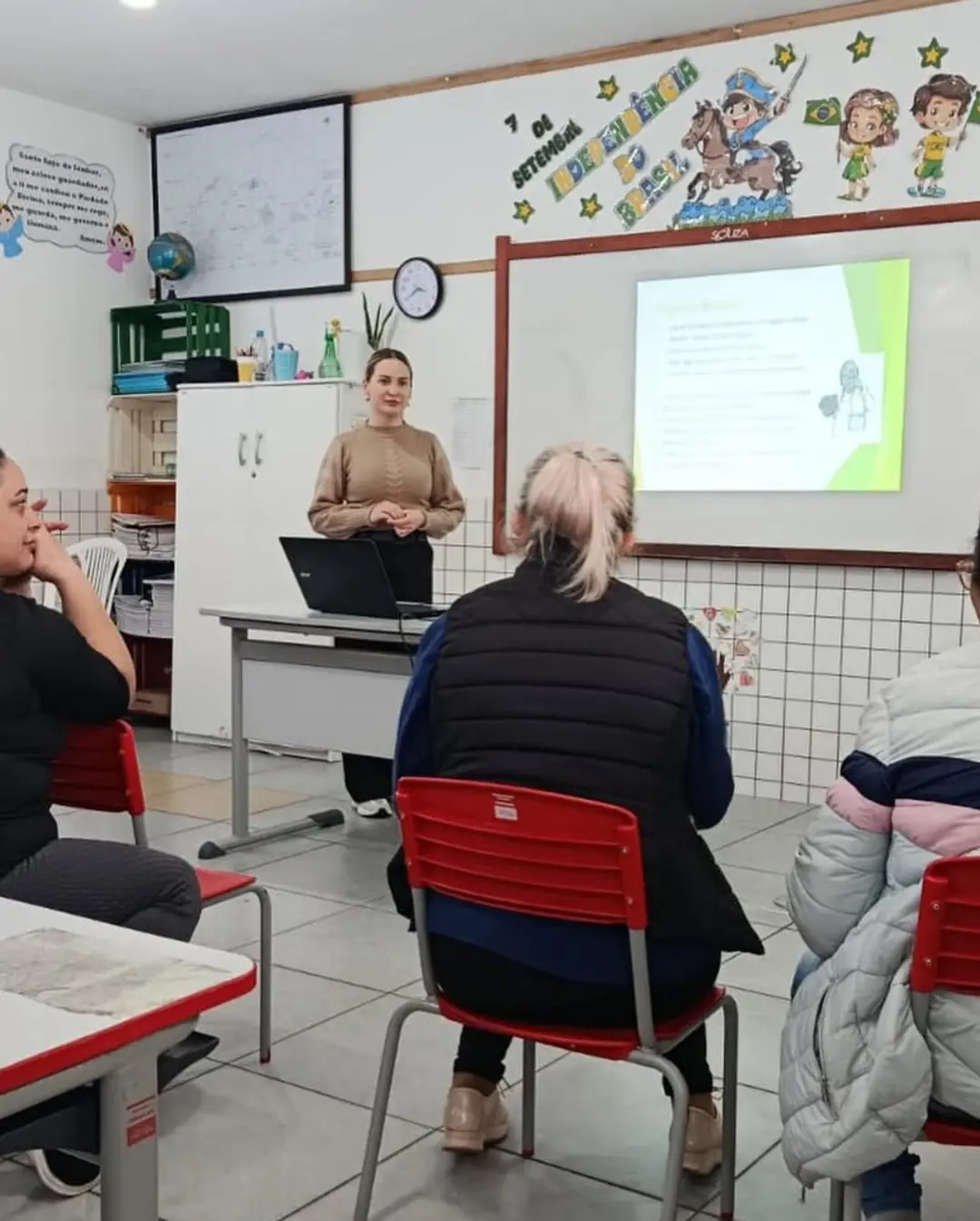 Prefeitura do Ermo Investe em Capacitação para Merendeiras e Serviços Gerais das Escolas