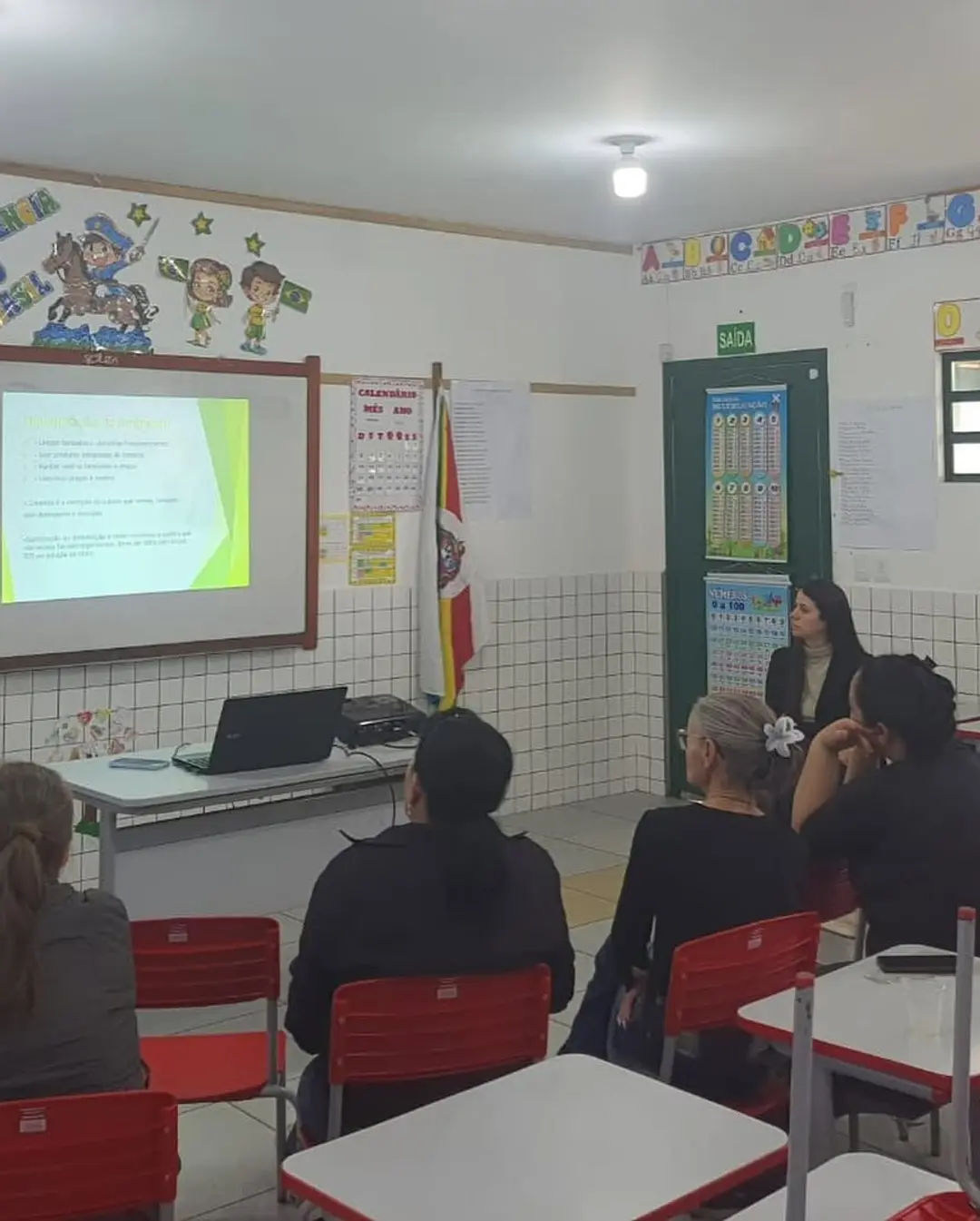 Prefeitura do Ermo Investe em Capacitação para Merendeiras e Serviços Gerais das Escolas