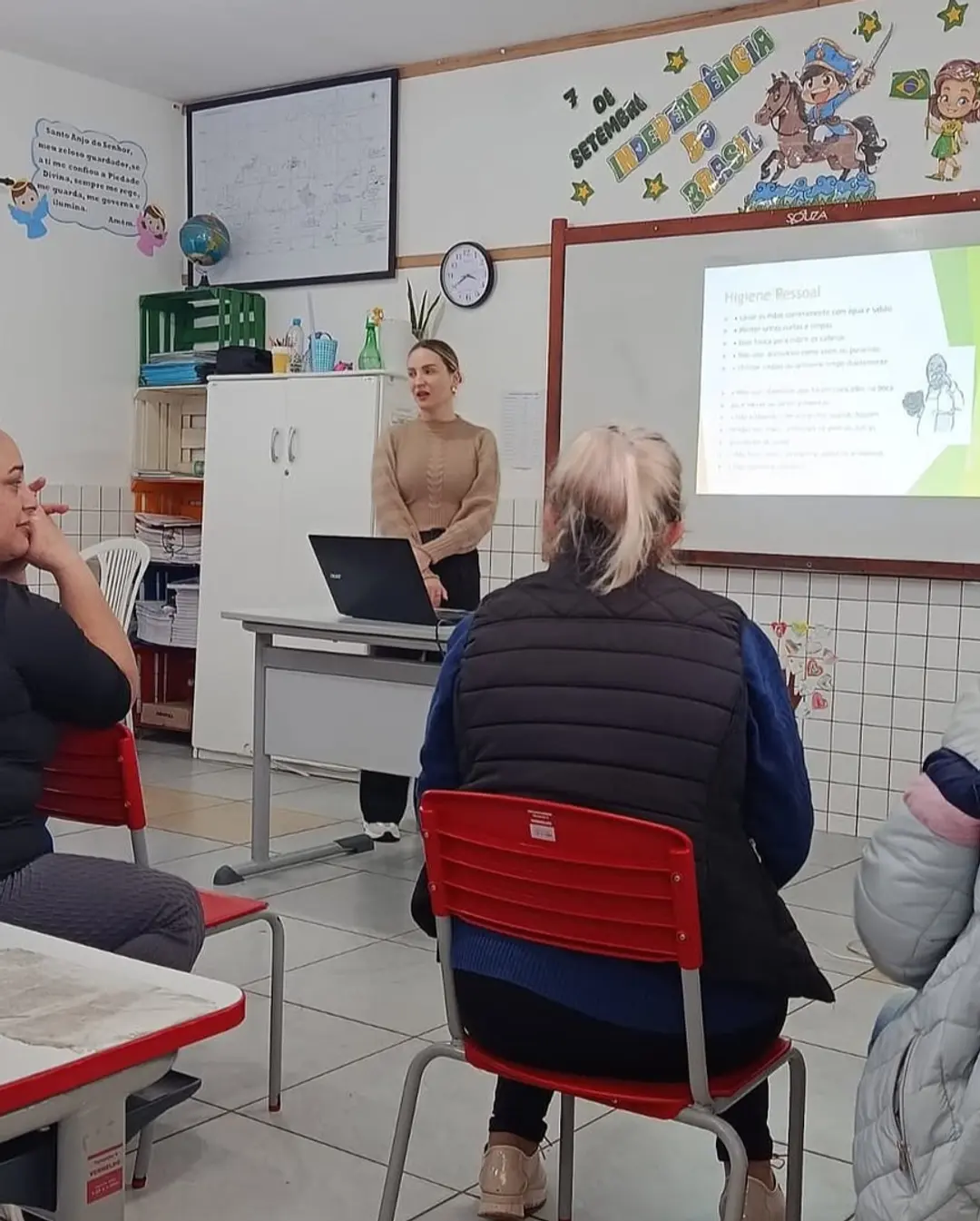 Prefeitura do Ermo Investe em Capacitação para Merendeiras e Serviços Gerais das Escolas