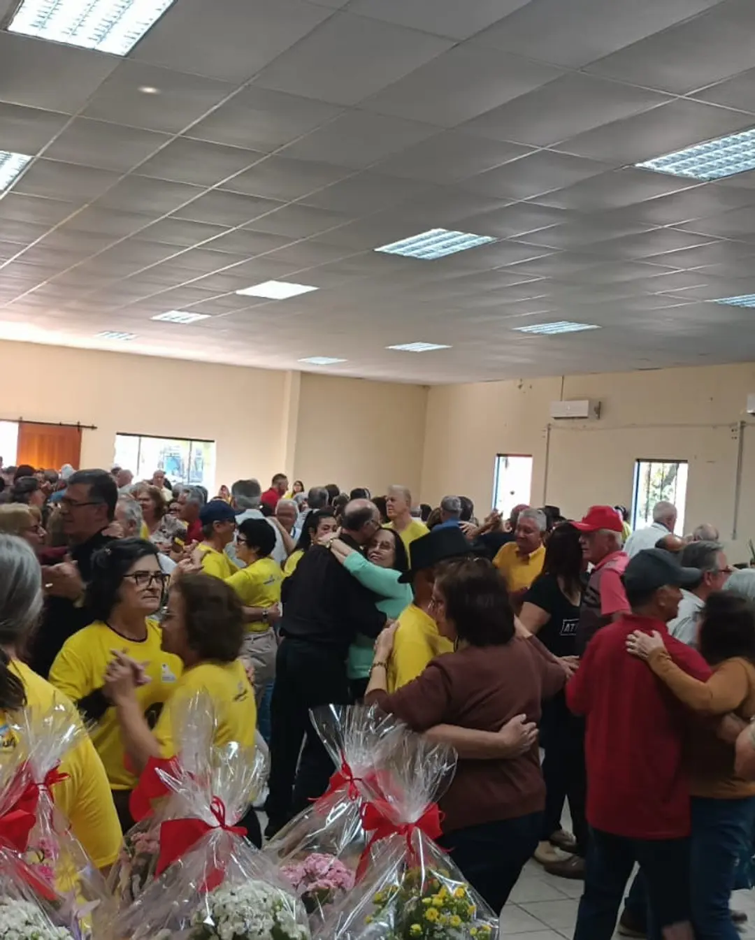 Baile da Primavera reúne grupos da Terceira Idade em Mampituba