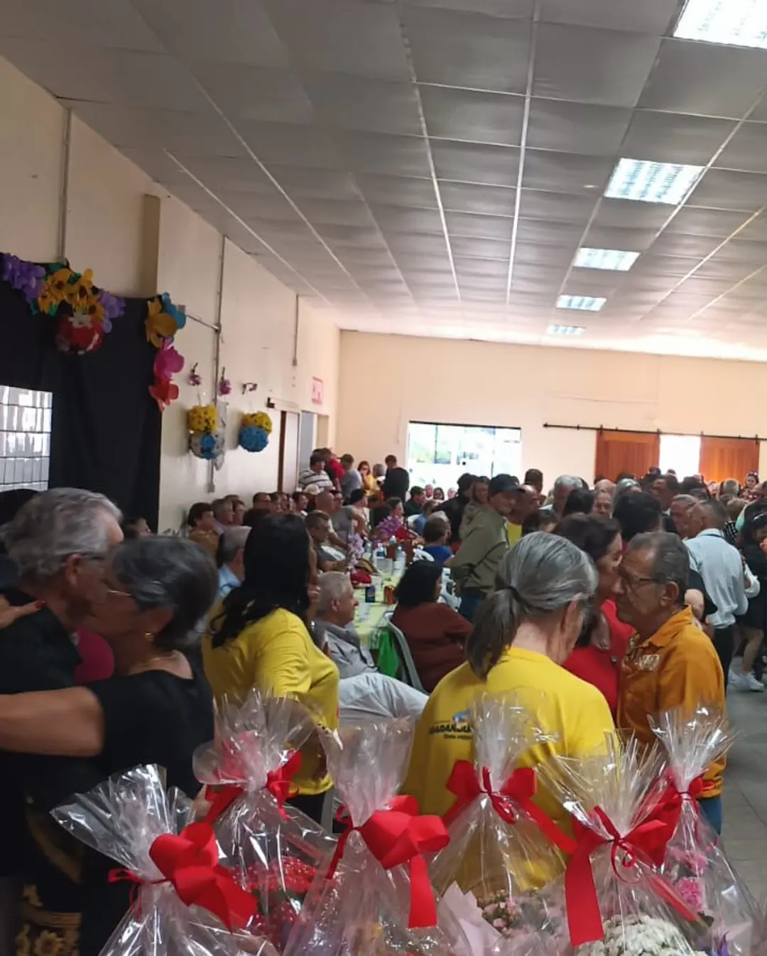 Baile da Primavera reúne grupos da Terceira Idade em Mampituba