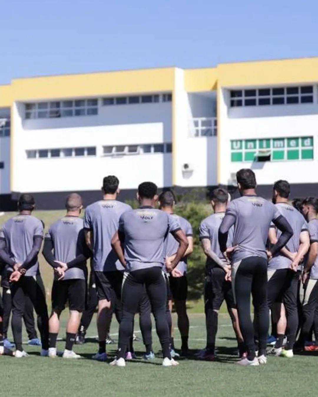 Criciúma Afia Garras em Treino Tático e Embarca para o Rio de Janeiro Visando Confronto com o Volta Redonda