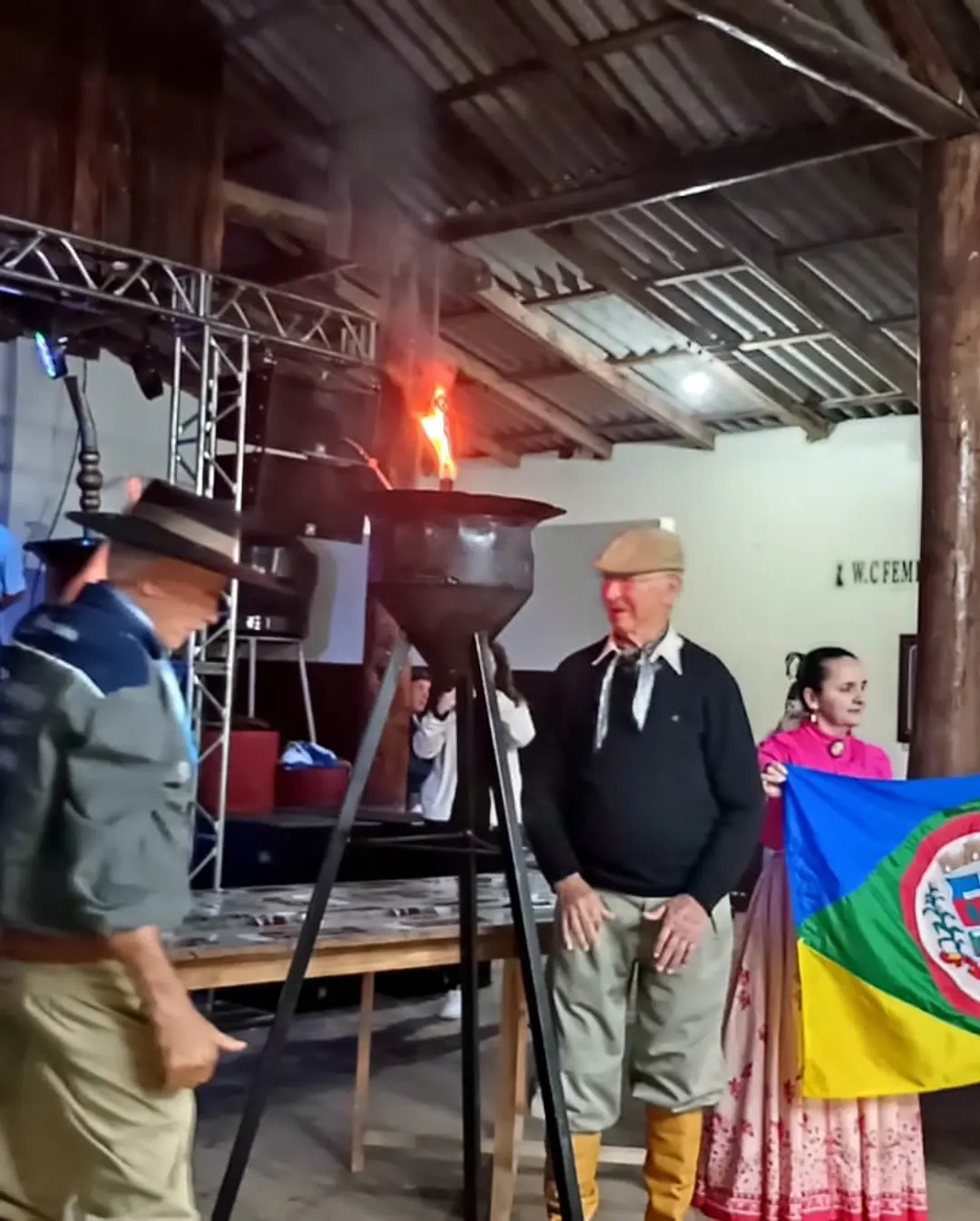 CTG Porteira do Faxinal Celebra Tradição Gaúcha em Praia Grande com Carreteiro e Homenagens