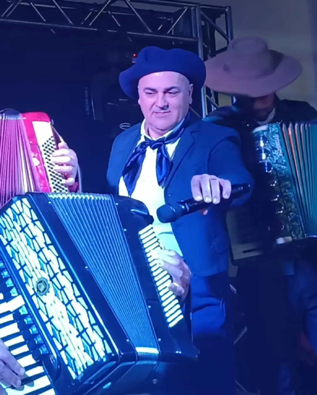 CTG Porteira do Faxinal Celebra Tradição Gaúcha em Praia Grande com Carreteiro e Homenagens