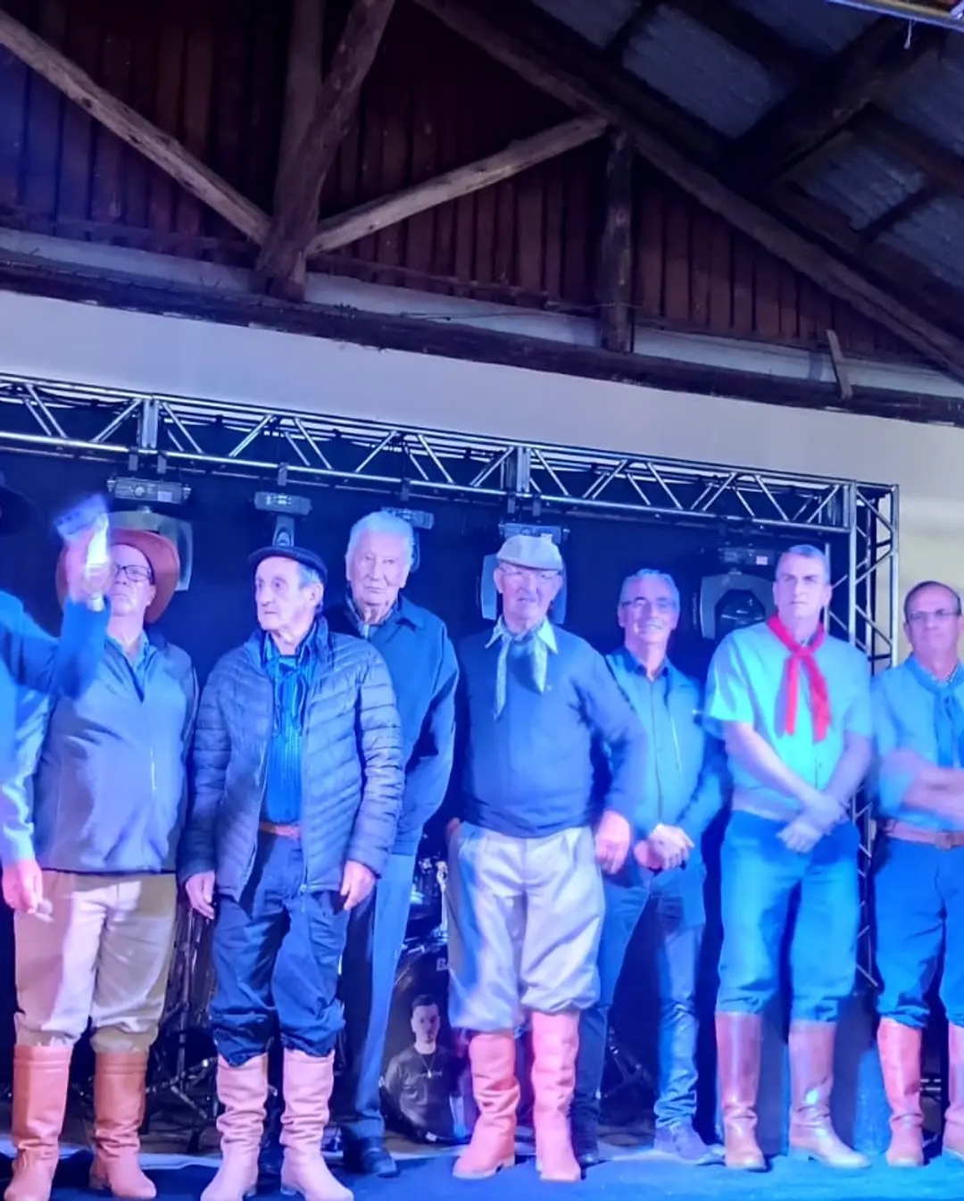 CTG Porteira do Faxinal Celebra Tradição Gaúcha em Praia Grande com Carreteiro e Homenagens