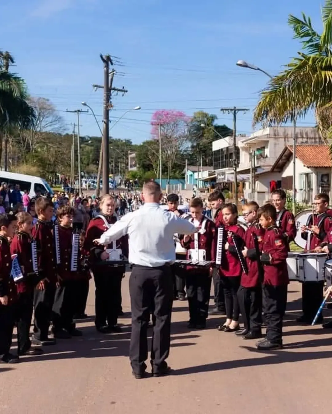 Dom Pedro de Alcântara Resgata Tradição com Desfile Cívico Memorável em 2025