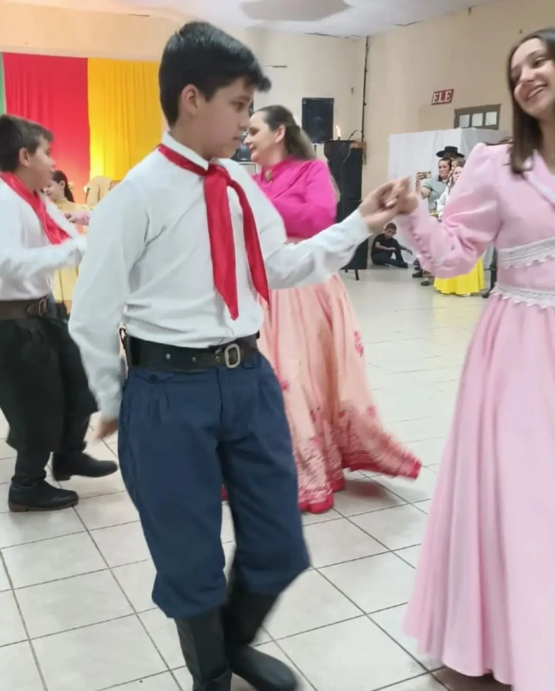 Semana Farroupilha de Mampituba Celebra Tradição Gaúcha com Festa e Homenagens