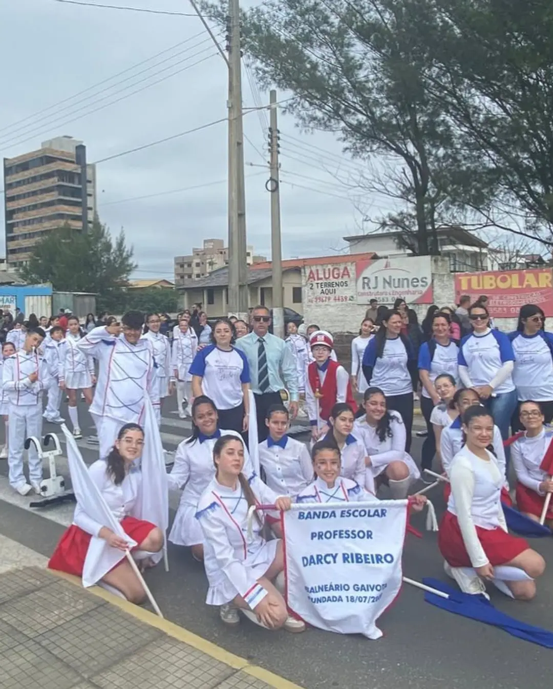 Banda Escolar Darcy Ribeiro de Balneário Gaivota Brilha em Desfiles no Sul do Brasil