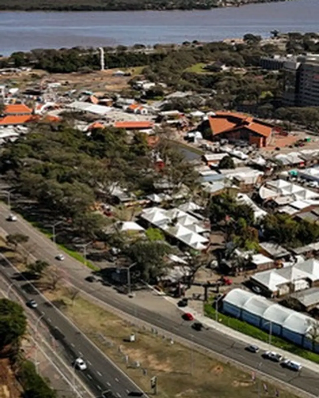Semana Farroupilha em Porto Alegre Celebra Tradição Gaúcha com Churrasco e Dança