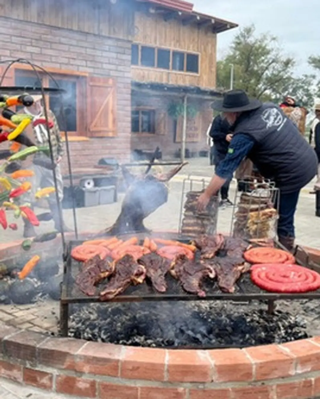 Semana Farroupilha em Porto Alegre Celebra Tradição Gaúcha com Churrasco e Dança