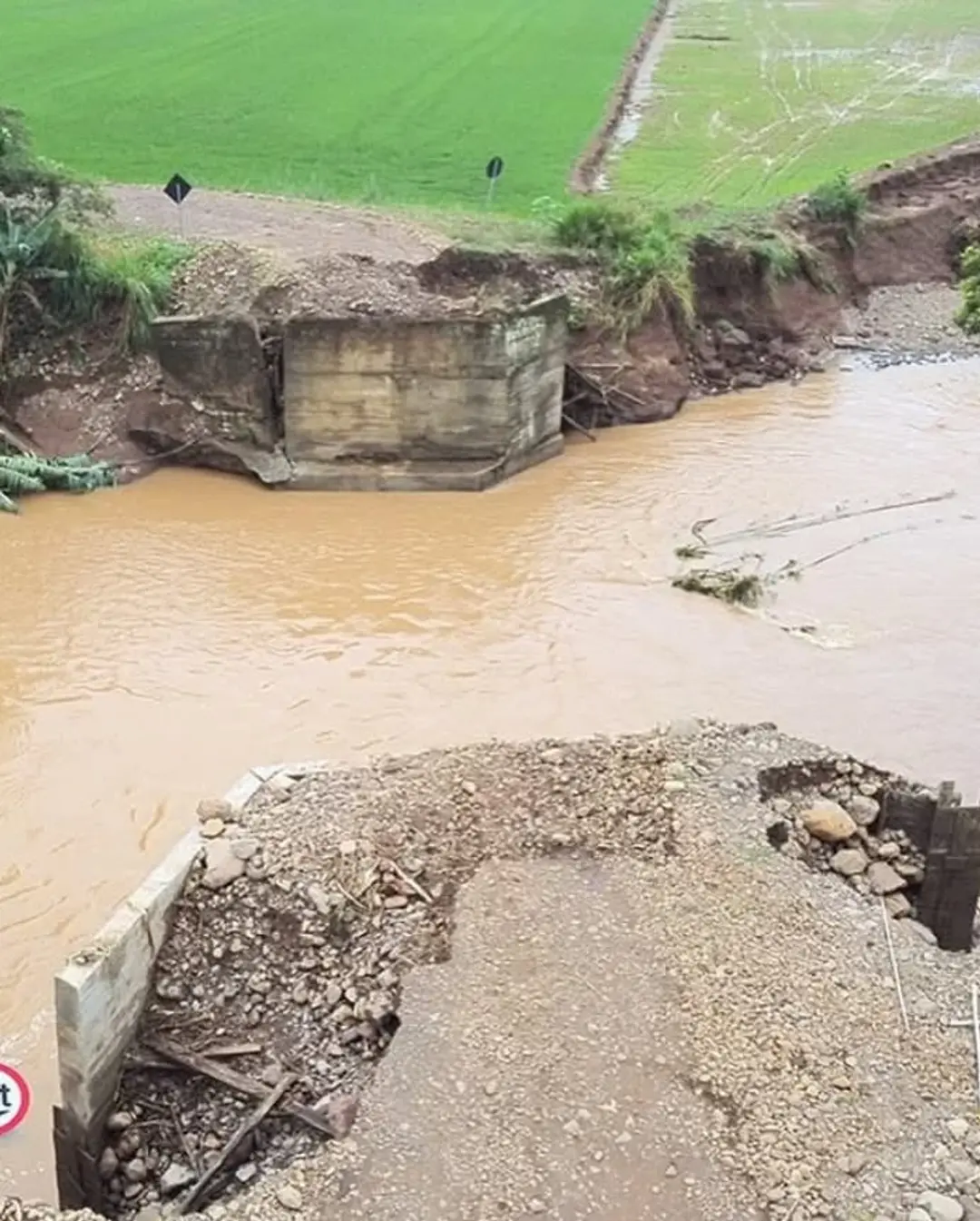 Jacinto Machado Investe R$ 4,5 Milhões na Recuperação Pós-Enchente nos Pinheirinhos