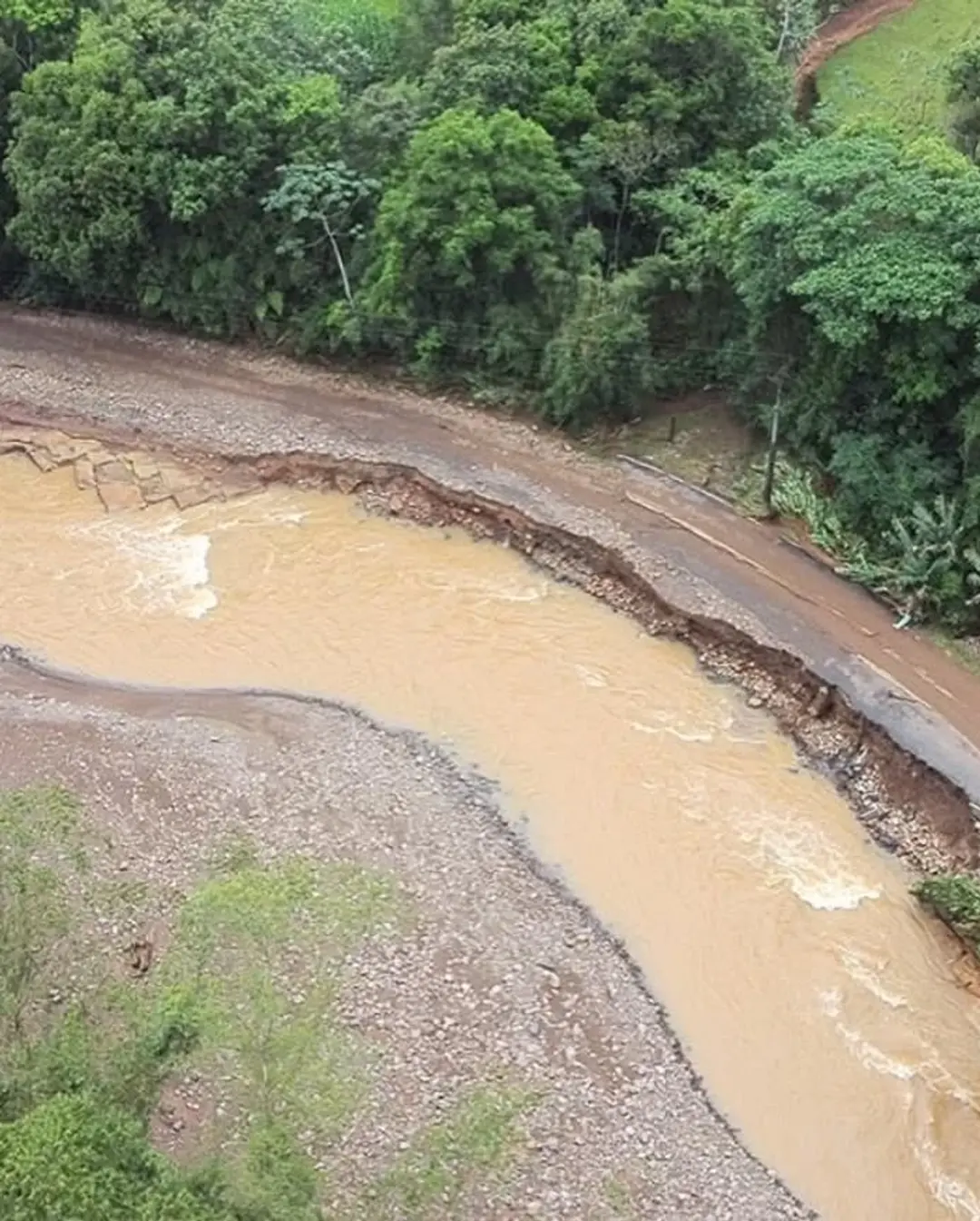 Jacinto Machado Investe R$ 4,5 Milhões na Recuperação Pós-Enchente nos Pinheirinhos