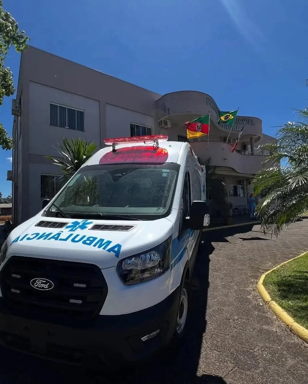 Mampituba Reforça Saúde com Nova Ambulância: Atendimento Mais Rápido e Eficiente