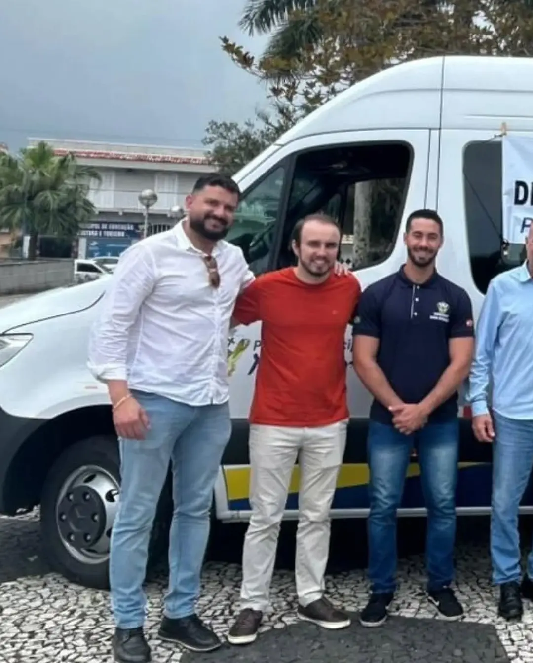 Meleiro Reforça Educação e Esporte com Nova Van Entregue pelo Deputado Jessé Lopes