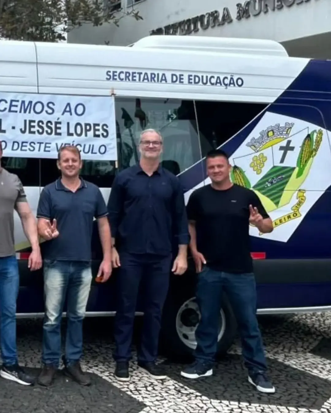 Meleiro Reforça Educação e Esporte com Nova Van Entregue pelo Deputado Jessé Lopes