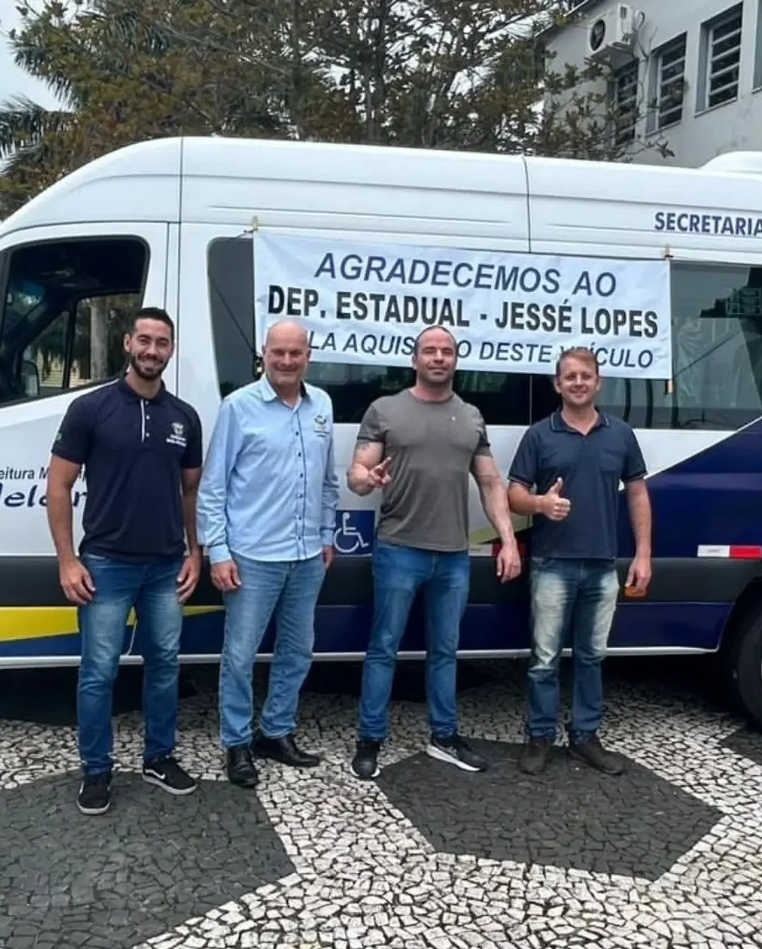 Meleiro Reforça Educação e Esporte com Nova Van Entregue pelo Deputado Jessé Lopes