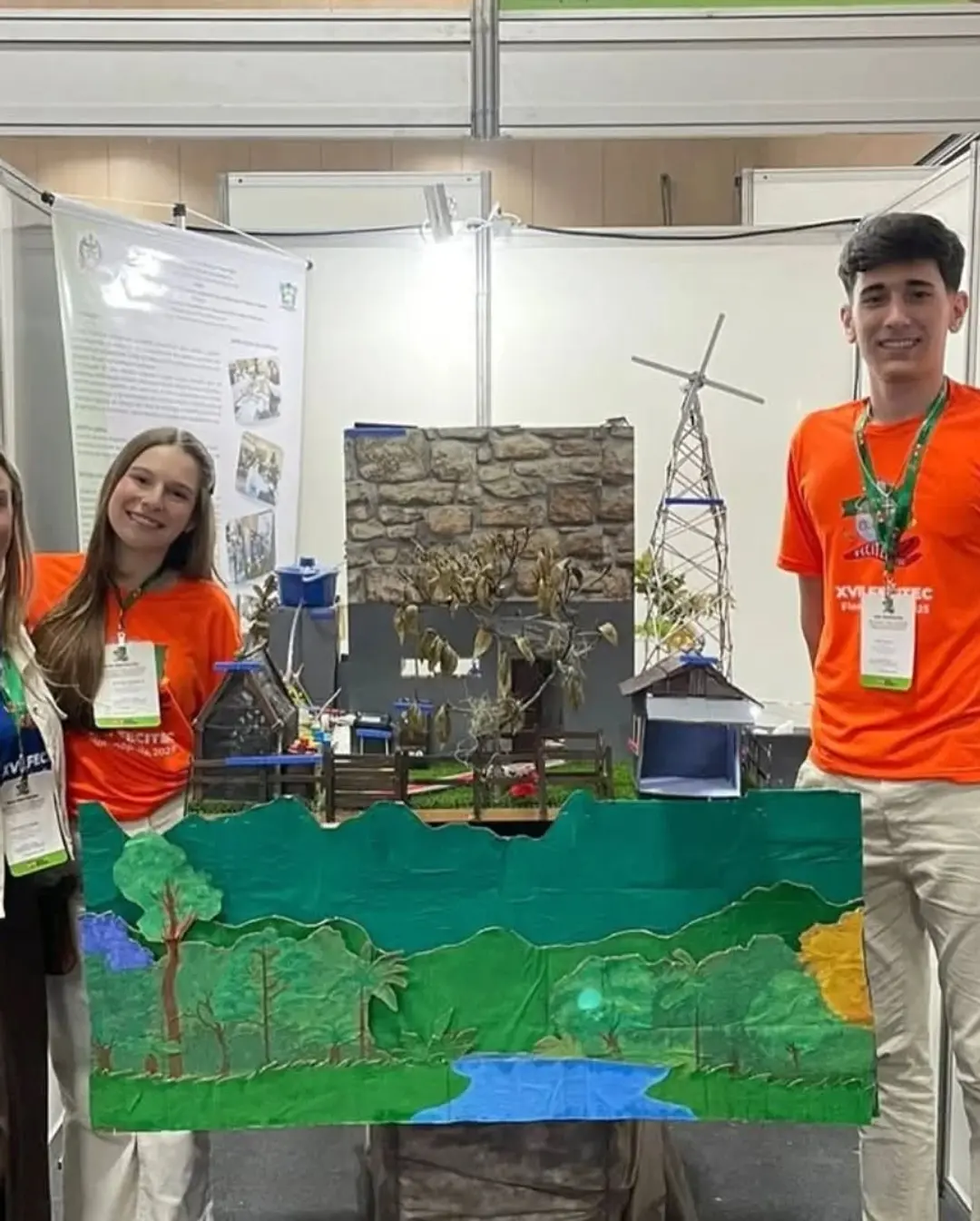 Estudantes de Morro Grande Apresentam Lar Ecológico Inovador na FECITEC/SC