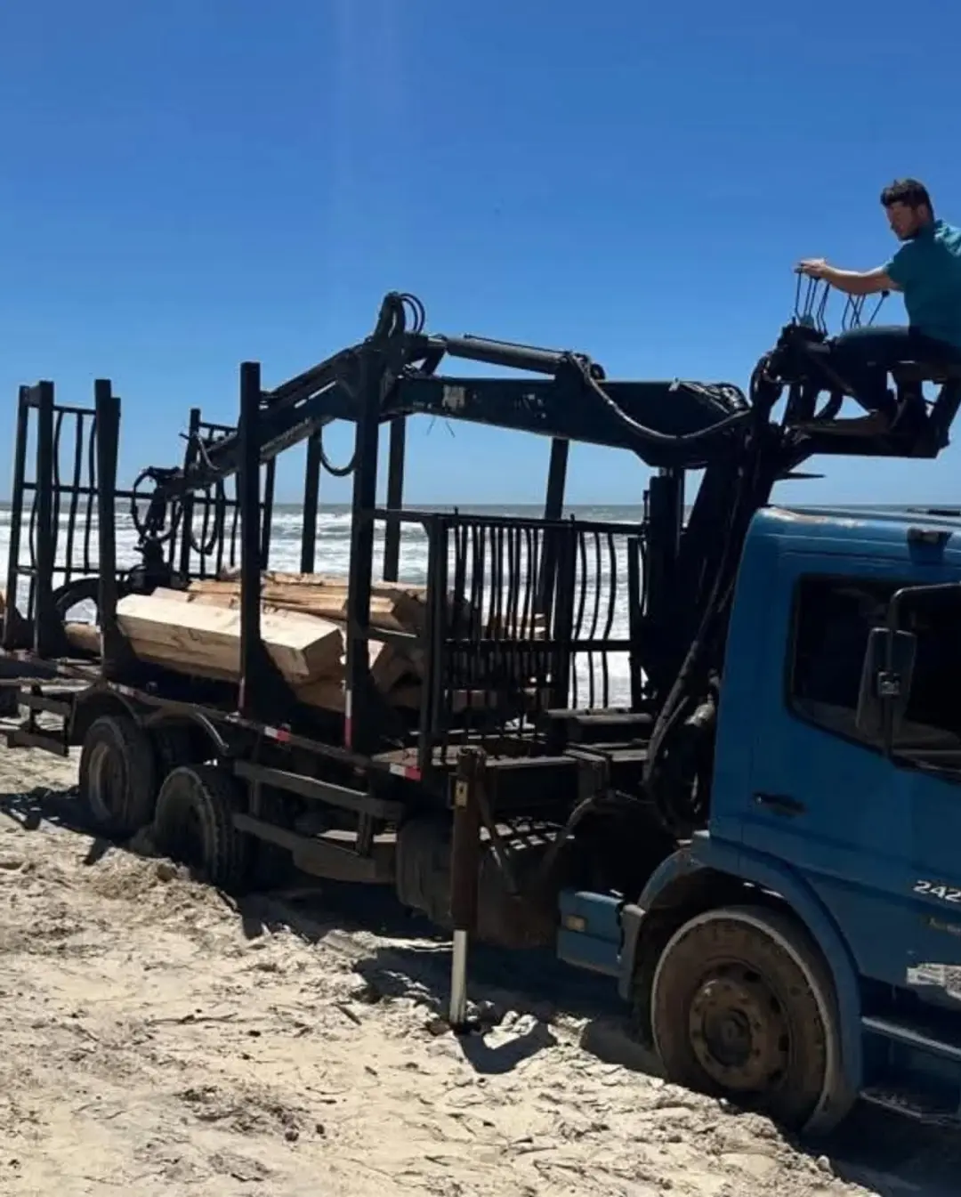 Torres se Prepara para o Verão: Casinhas de Salva-Vidas Instaladas nas Praias