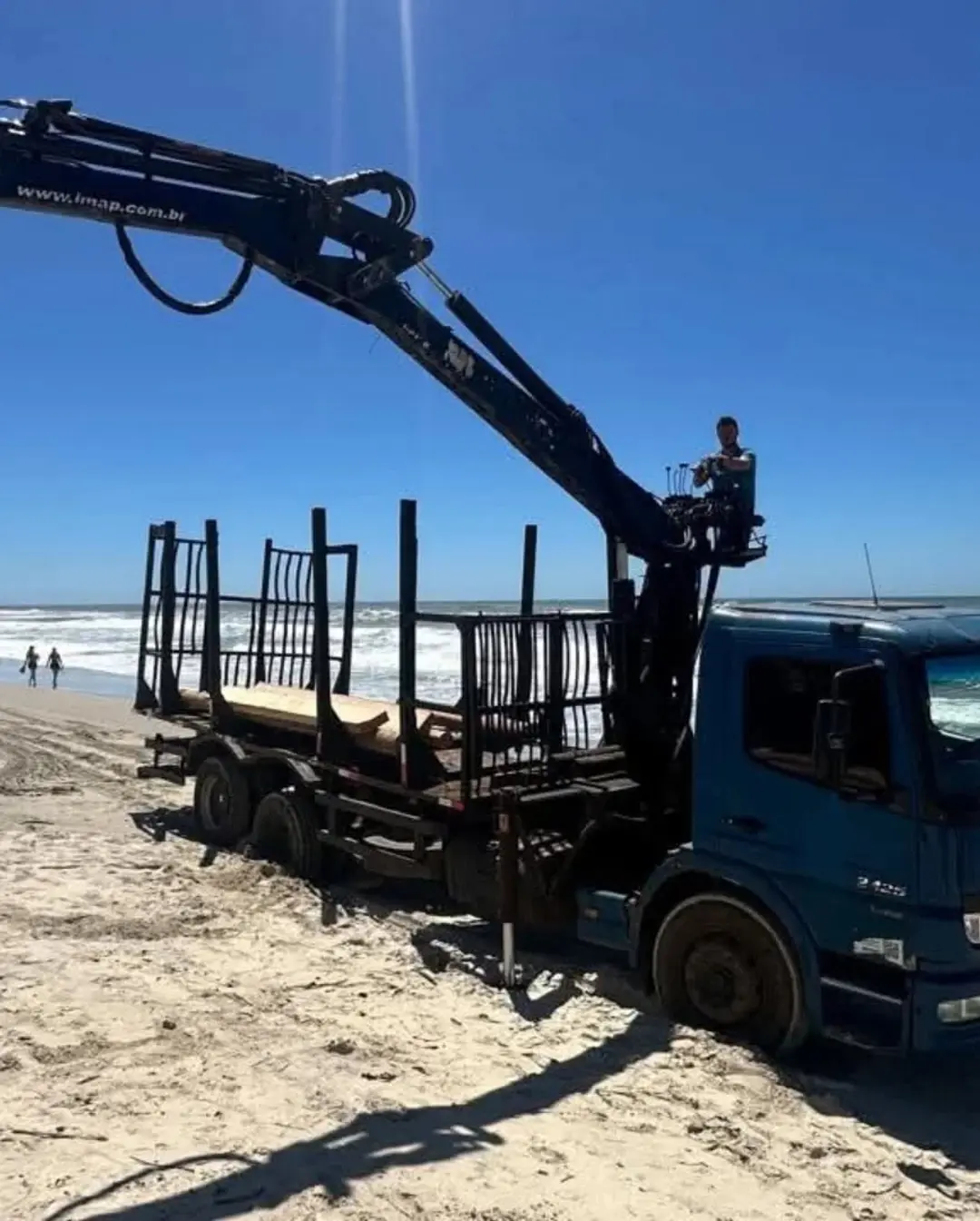 Torres se Prepara para o Verão: Casinhas de Salva-Vidas Instaladas nas Praias