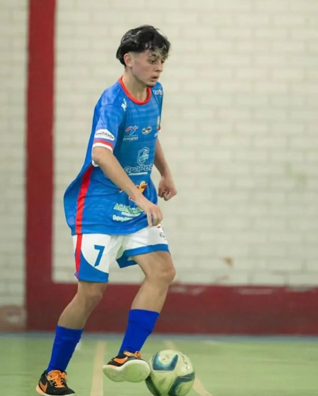 Balneário Gaivota Impulsiona Futsal: Jovens Talentos Brilham em Blumenau