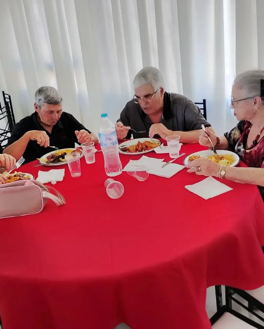 Grupo da Terceira Idade de Mampituba Desfruta de Tarde Agradável na Polvilhana
