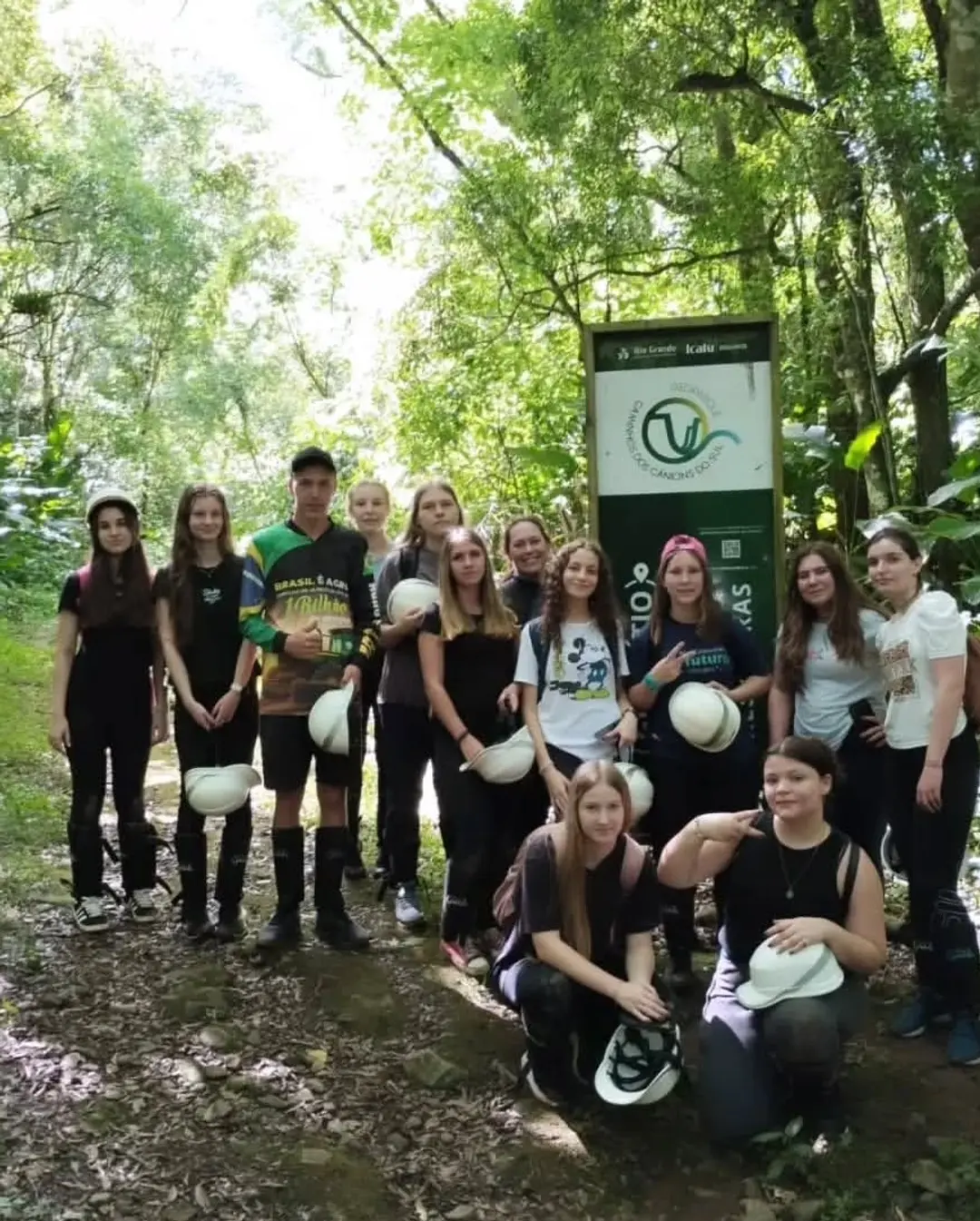 Estudantes de Mondaí Explorando o Geoparque Caminhos dos Cânions do Sul em Morro Grande