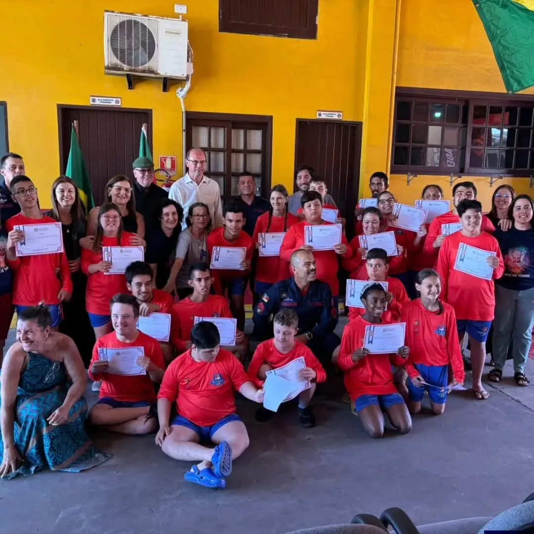 Torres Celebra Formatura dos Bombeiros Mirins da APAE: Inclusão e Parceria em Destaque