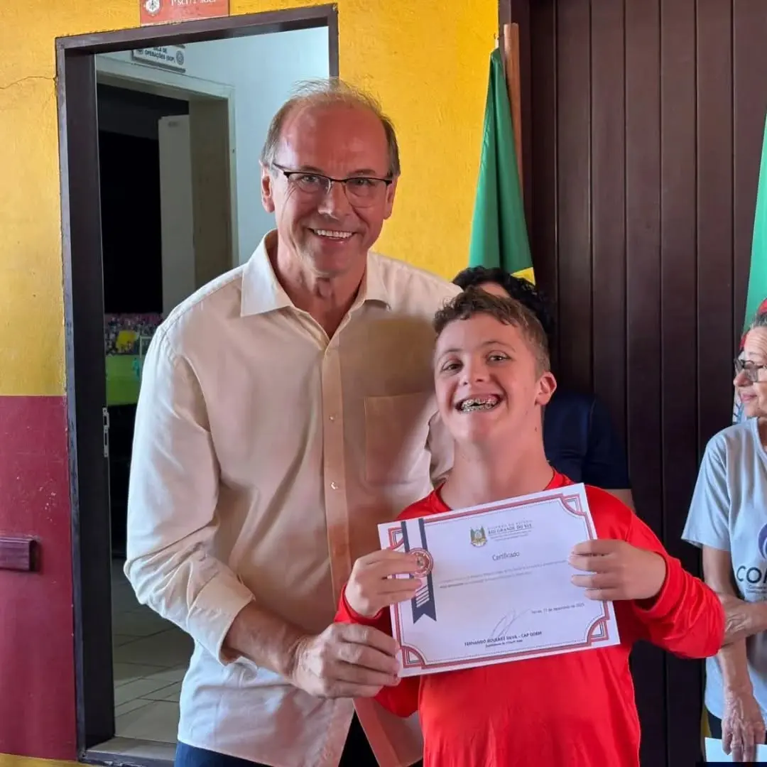 Torres Celebra Formatura dos Bombeiros Mirins da APAE: Inclusão e Parceria em Destaque