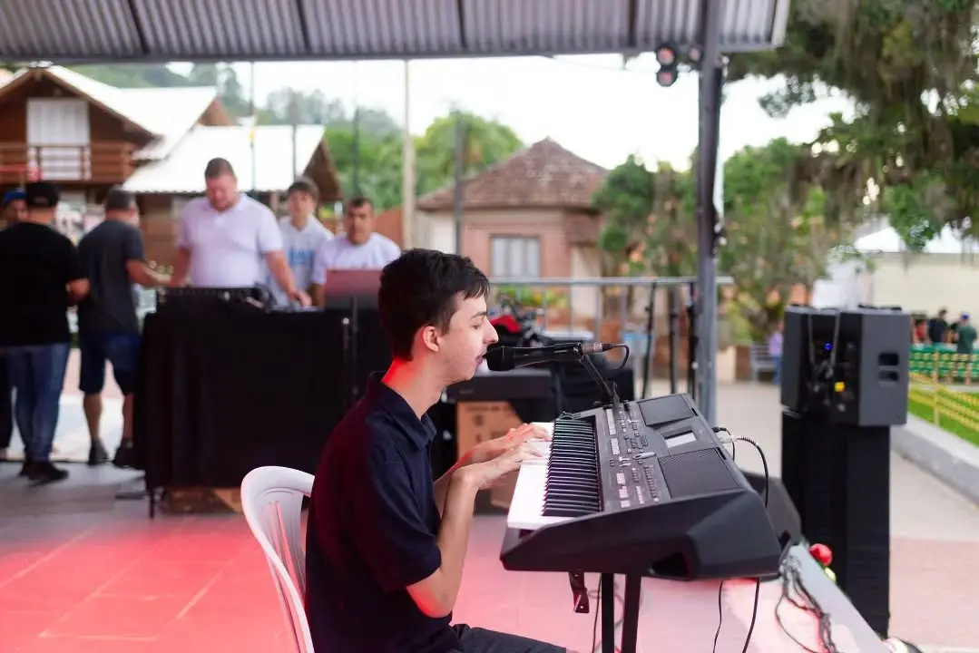 Dom Pedro de Alcântara Celebra a Magia do Natal com Espetáculo da Família