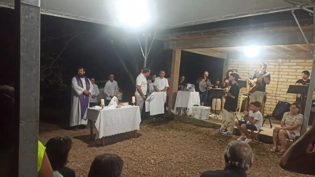 Comunidade de São João do Sul celebra nova iluminação do Oratório Frei Adercide