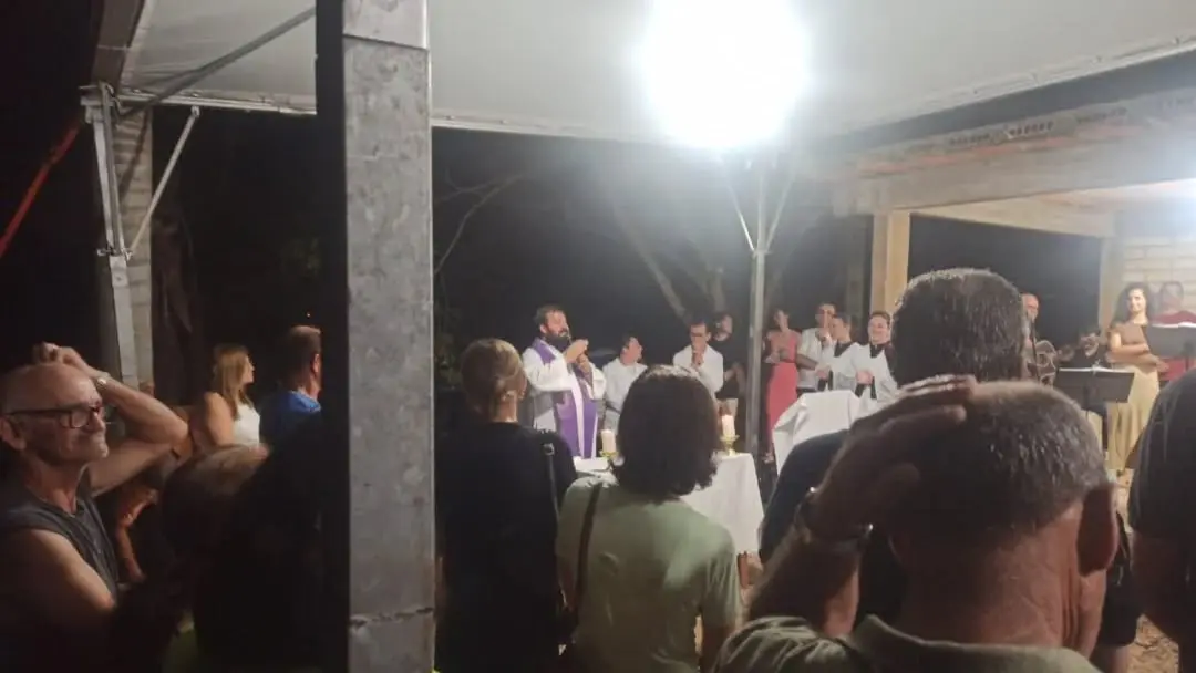 Comunidade de São João do Sul celebra nova iluminação do Oratório Frei Adercide