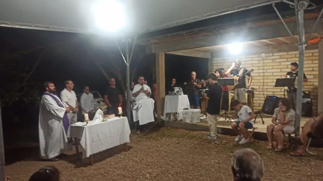 Comunidade de São João do Sul celebra nova iluminação do Oratório Frei Adercide