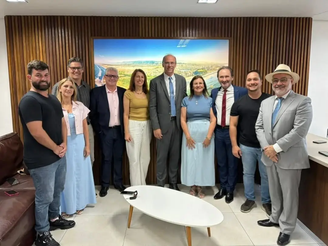 Prefeito de Torres, RS, Recebe Secretário de Logística em Visita de Cortesia