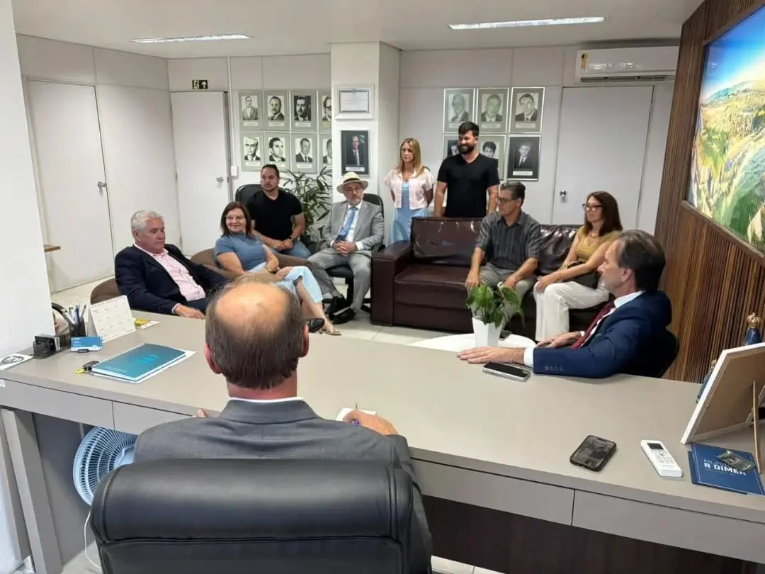 Prefeito de Torres, RS, Recebe Secretário de Logística em Visita de Cortesia