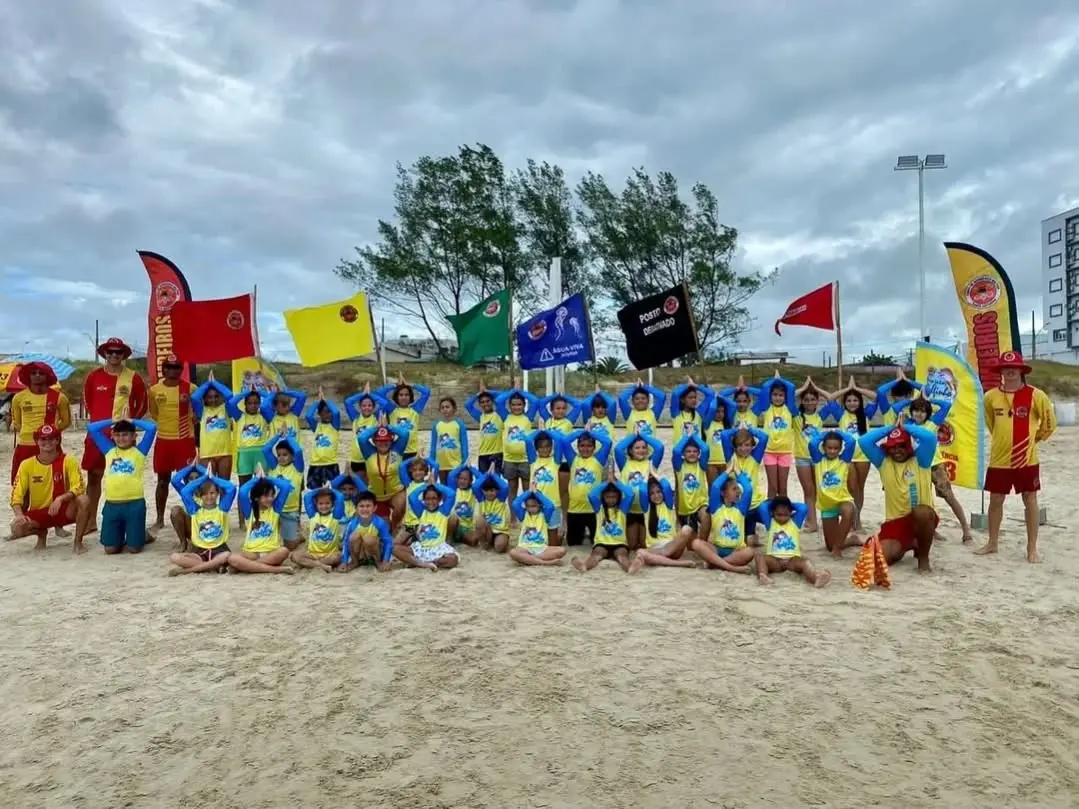 Programa Golfinho 2026 forma primeira turma em Balneário Gaivota com foco na segurança aquática