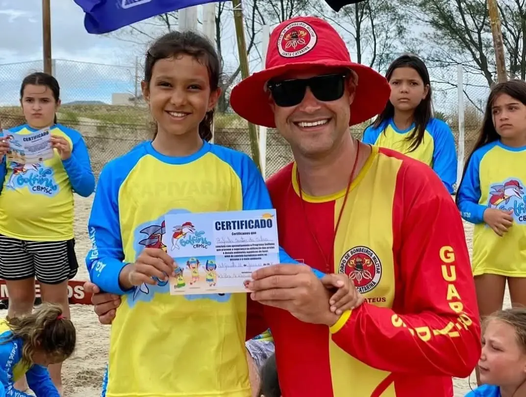Programa Golfinho 2026 forma primeira turma em Balneário Gaivota com foco na segurança aquática