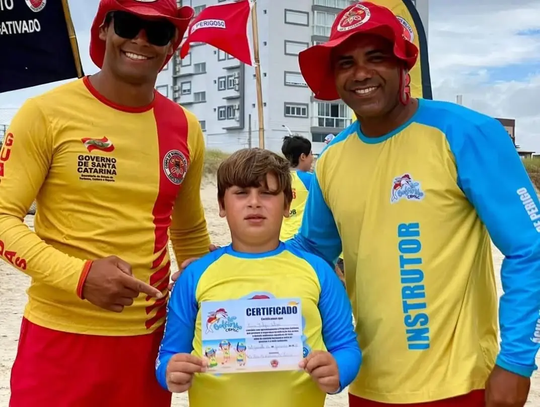 Programa Golfinho 2026 forma primeira turma em Balneário Gaivota com foco na segurança aquática