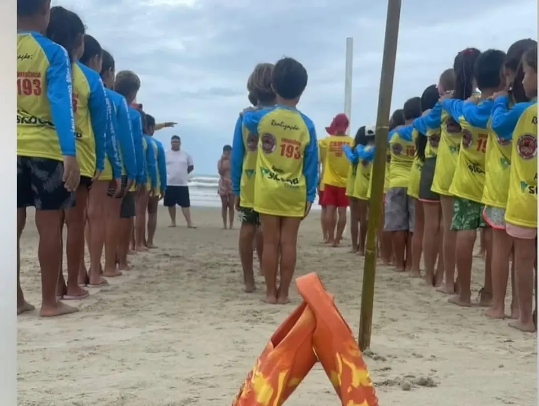 Programa Golfinho 2026 forma primeira turma em Balneário Gaivota com foco na segurança aquática