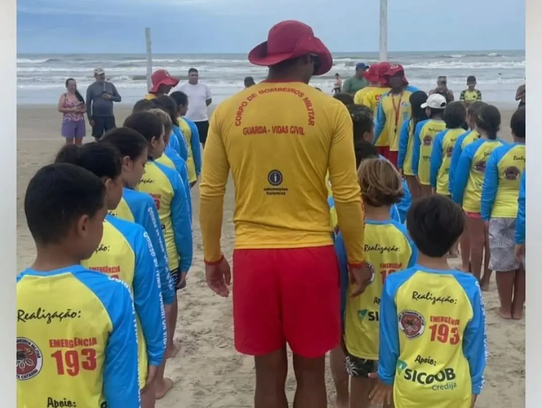 Programa Golfinho 2026 forma primeira turma em Balneário Gaivota com foco na segurança aquática