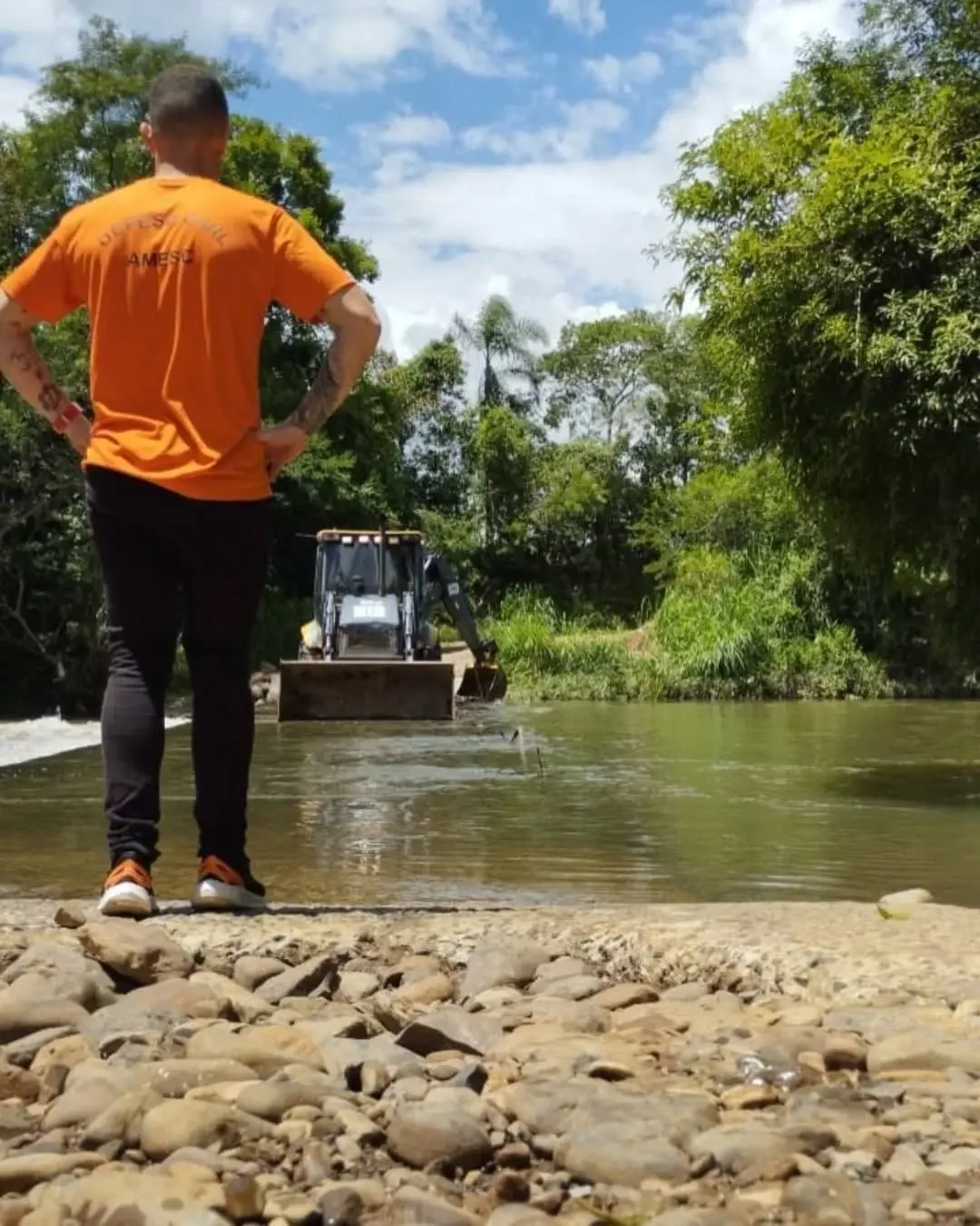 Prefeitura de Turvo intensifica limpeza de pontes para prevenir alagamentos