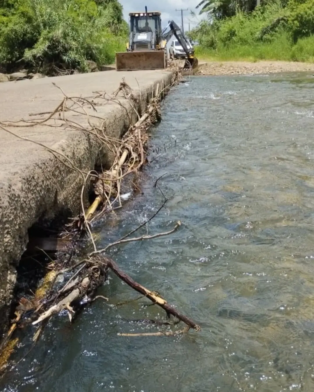 Prefeitura de Turvo intensifica limpeza de pontes para prevenir alagamentos