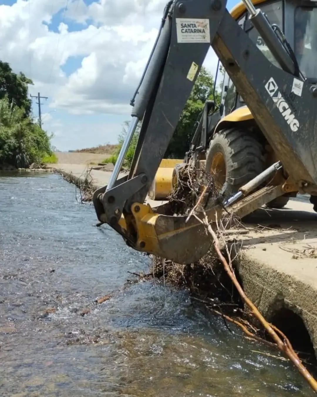 Prefeitura de Turvo intensifica limpeza de pontes para prevenir alagamentos