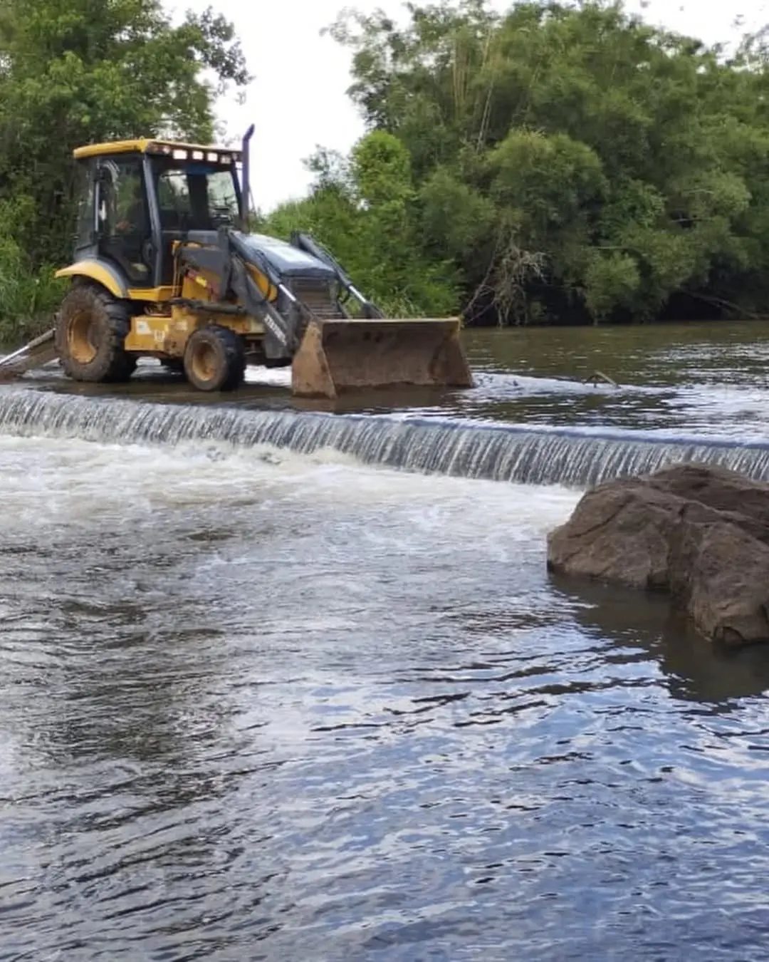 Prefeitura de Turvo intensifica limpeza de pontes para prevenir alagamentos